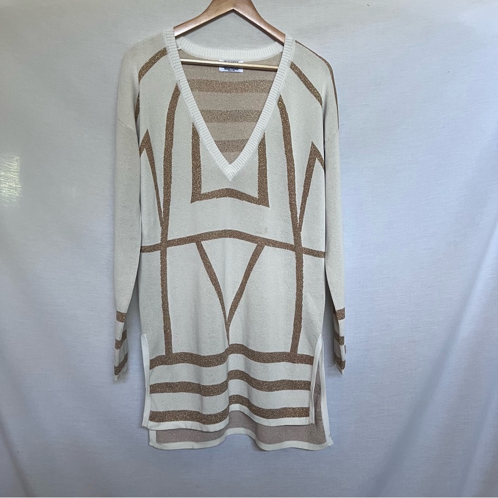 Elegant V-Neck Sweater in Cream and Gold with Abstract Geometric Pattern